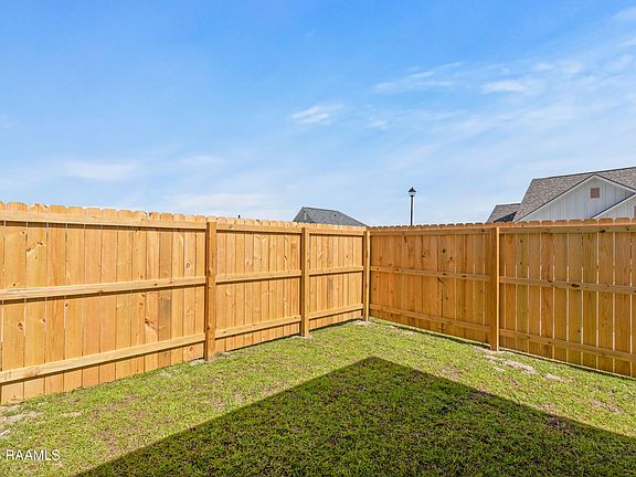 3rd image of 101 Foxglove Way