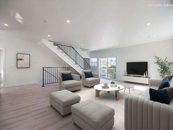 3rd image of 2811 S Cloverdale Ave #2811