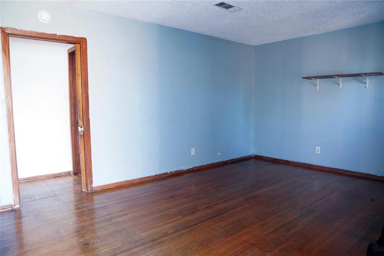 3 bed, 1.0 bath, 1023 sqft, $1,500 — Photo 2