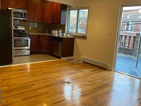 3rd image of 25-54 Crescent St #B2