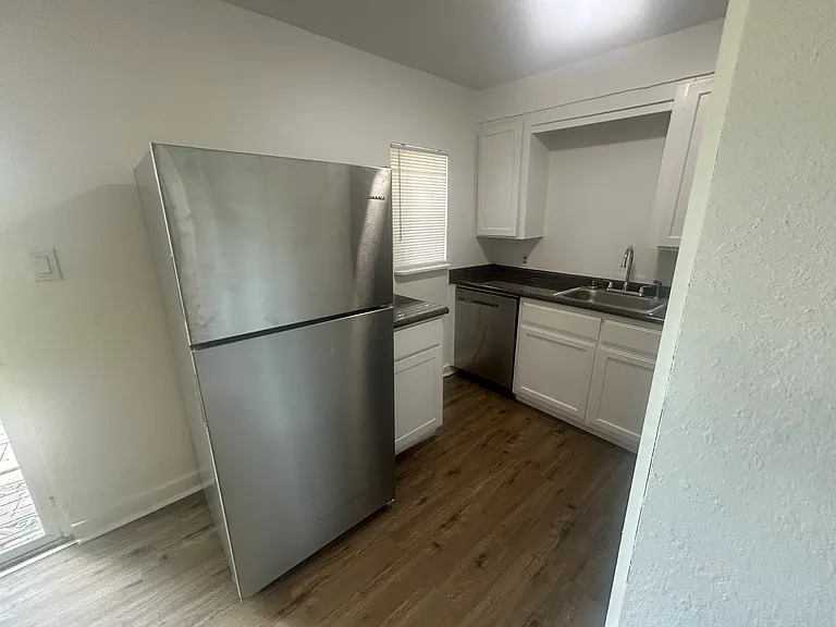 485 Sargent St — Photo 11
