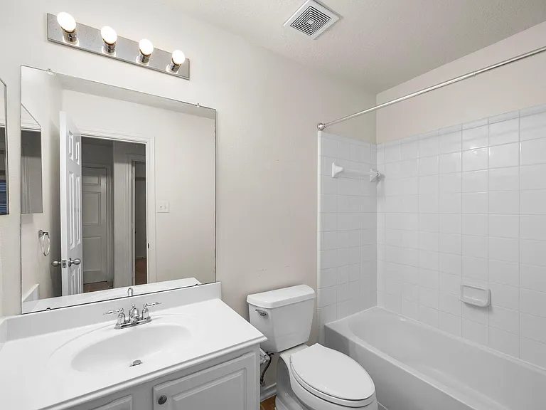 12475 Saratoga Woods Ln — Photo 25