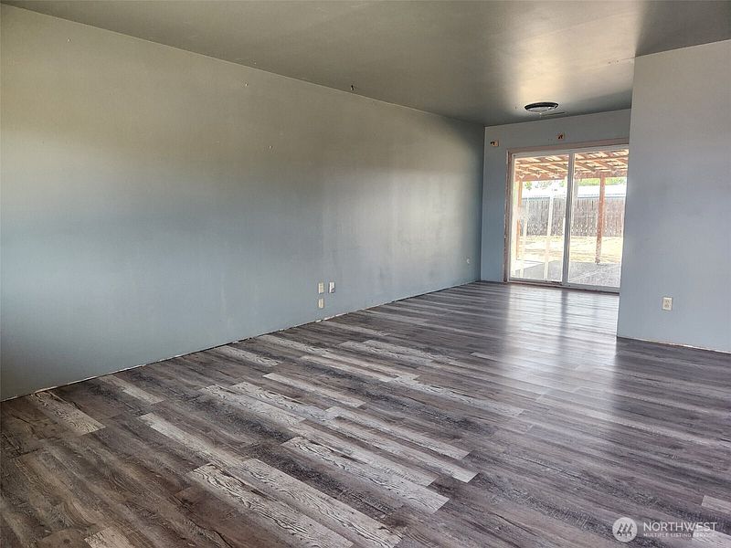 3rd image of 805 Lindberg Lane