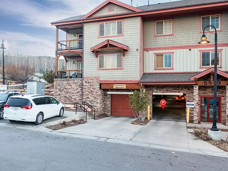 Lillehammer Ln — Photo 25