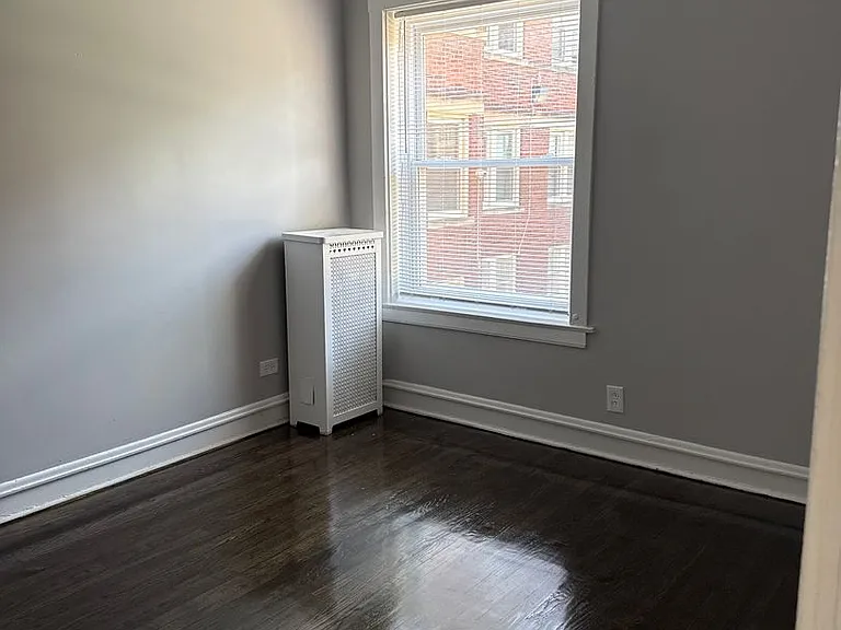 SPACIOUS 2 BEDROOM APARTMENTS AVAILABLE — Photo 45