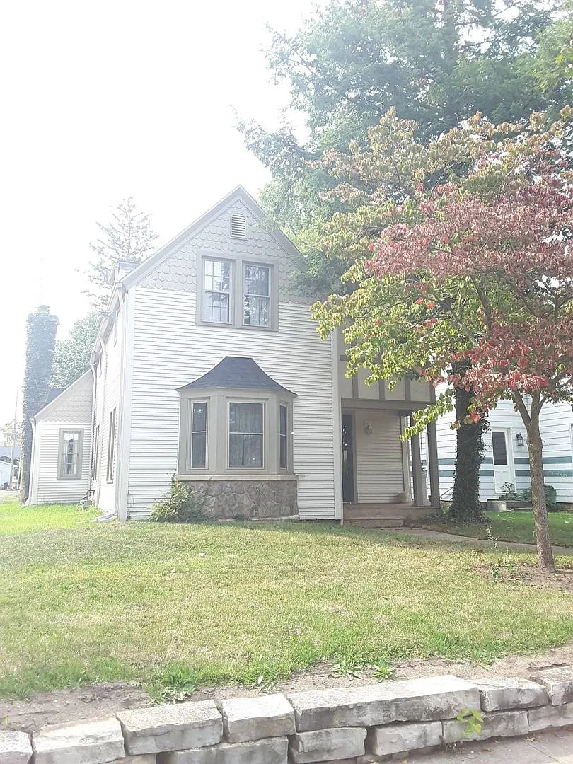 Charming 3 Bedroom Home in Goshen! — Photo 2
