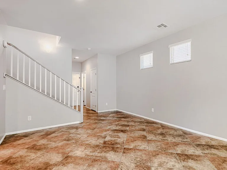 879 Cool Aquamarine St — Photo 7