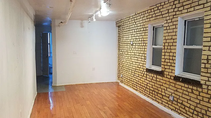 Rented by Matthew Gros-Werter, LREB  | media 1