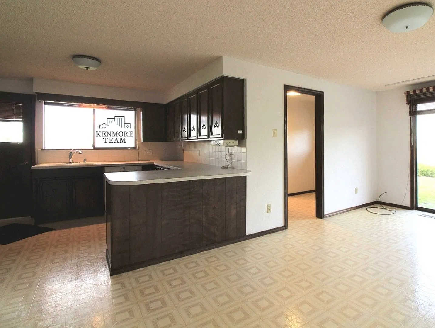 3 Bedroom, 3 Bath Home with a View — Photo 3