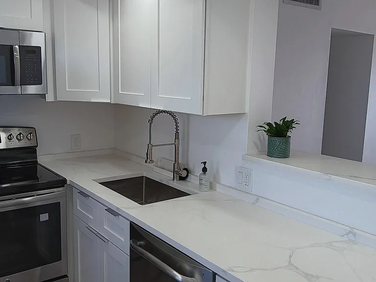 3050 N Palm Aire Dr #702 — Photo 3