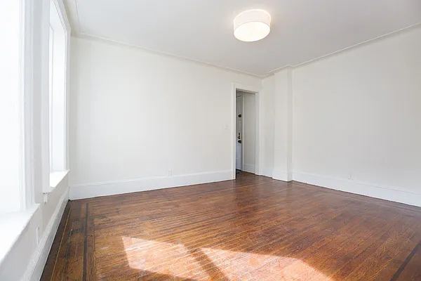 Rented by Avi Nash Associates | media 36