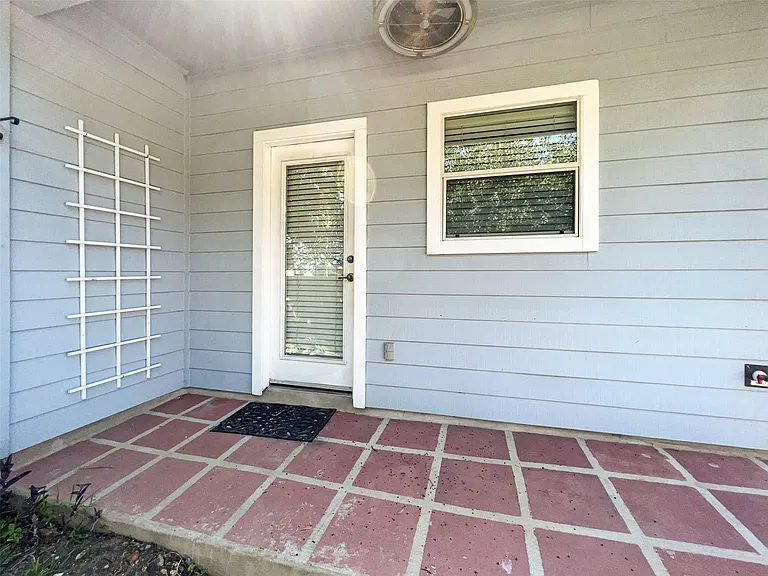 3917 Bronco Bend Loop — Photo 40