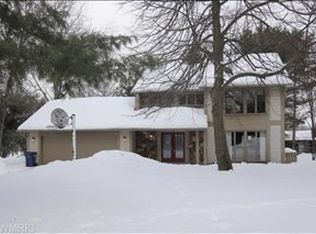 8475 Valleywood Ln, Portage, MI 49024