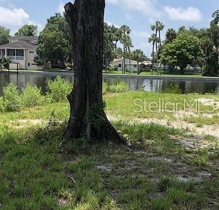 GREAT WATERFRONT LOCATION RIGHT OFF HWY 19 ON GRAND AVE.   THIS AREA WAS RECENTLY DREDGED.