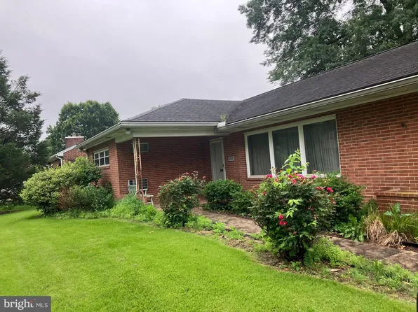 3601 Schoolhouse Ln, Harrisburg, PA 17109