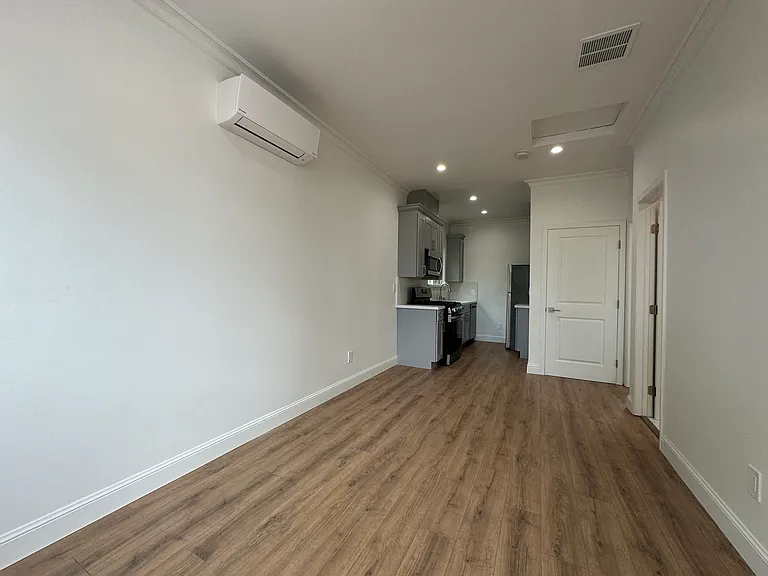 1076 W Knickerbocker Dr — Photo 5