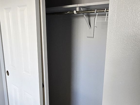4th image of 4409 York Dr