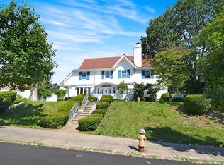 17915 Dalny Rd, Jamaica, NY 11432
