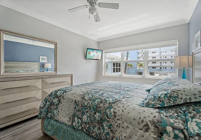 315 Van Buren St #205B — Photo 11