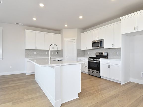 4th image of 18640 SW Sugarloaf Ln
