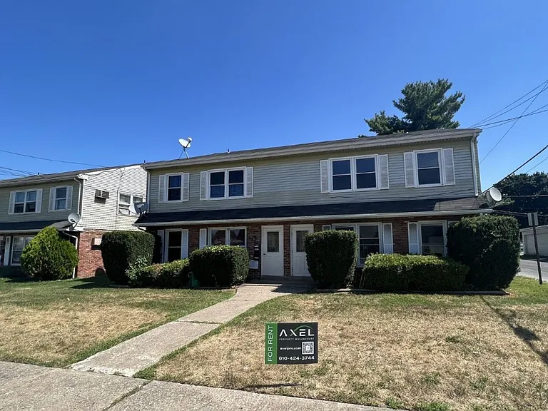 813-817 N Ulster St — Photo 1