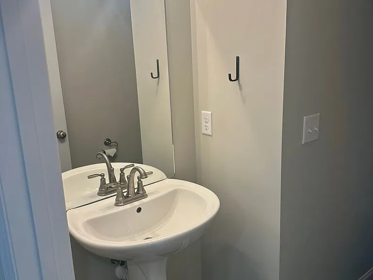 528 Bellingham Dr NE — Photo 6
