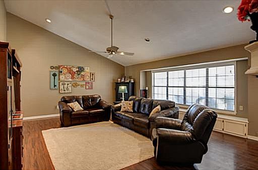 4th image of 9204 Timber Knoll Dr