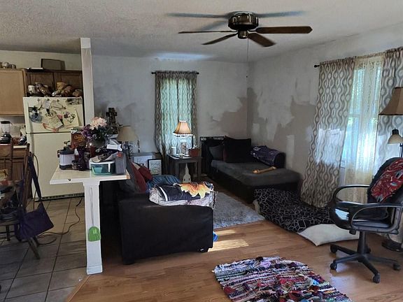 4th image of 110 Mounds St