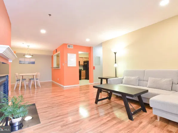 3179 Summit Square Dr #2-C3, Oakton, VA 22124