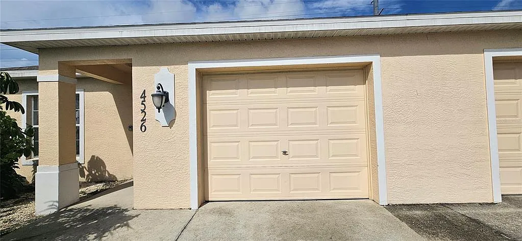 2 bed, 2.0 bath, 1354 sqft, $1,450 — Photo 1