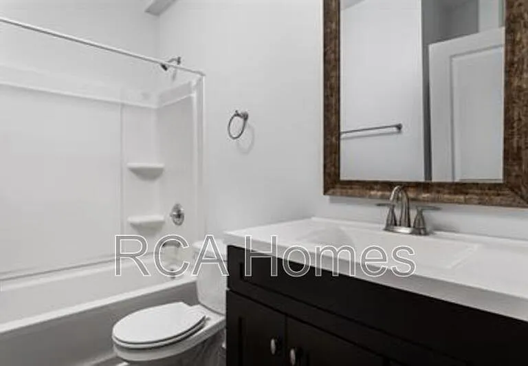 1112 Pleasant St #2 — Photo 6