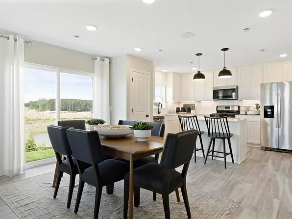 12716 Farnham Ln, Rogers, MN 55374