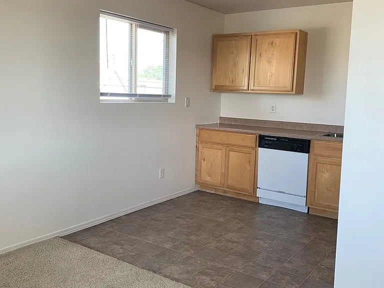 916 Shirley Pl #E — Photo 14