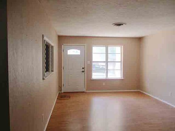3rd image of 504 NW 73rd St