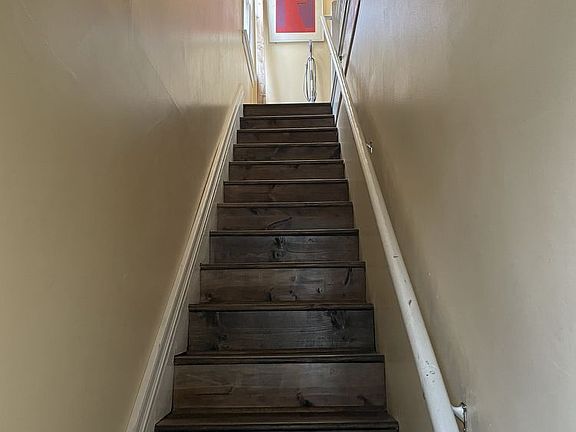 3rd image of 2108 E Clay St #B