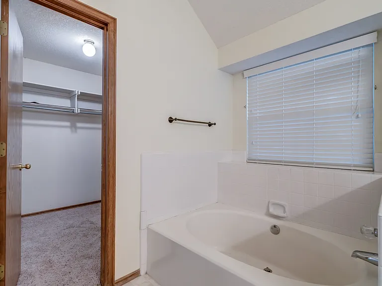 1908 Joseph Dr — Photo 47