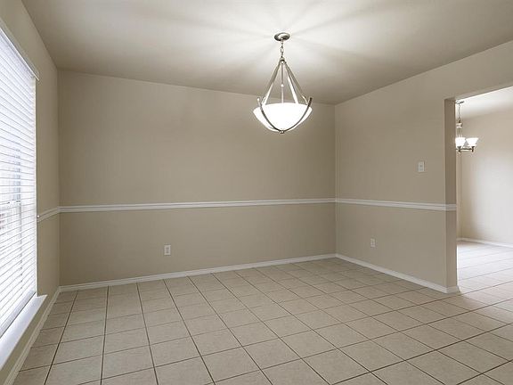 4th image of 2464 Cimmaron Dr