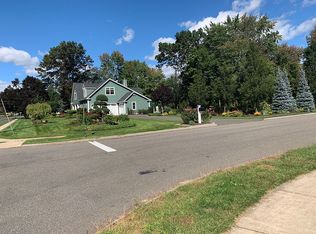 2 Congress Dr, Cromwell, CT 06416