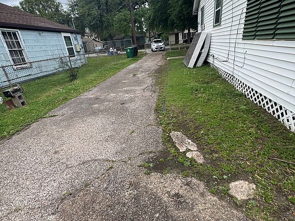 3rd image of 222 Harkness St