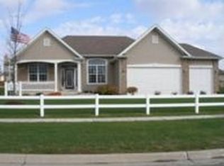 215 Cress Creek Trl, Poplar Grove, IL 61065