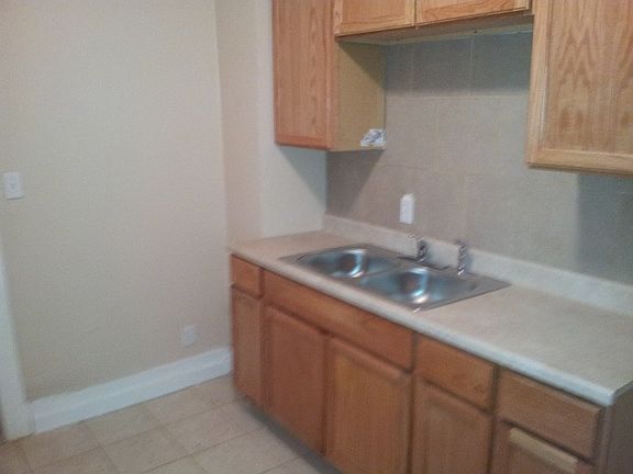 5th image of 2533 Kensington Ave