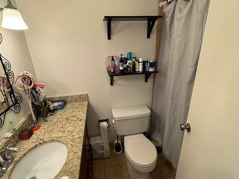 6000 Oakwood Dr #4D — Photo 8
