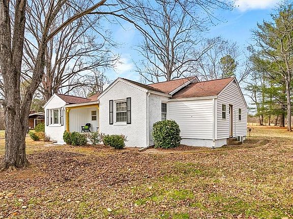 2nd image of 1385 Bridgton Rd