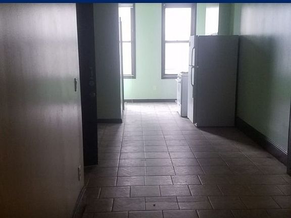 5th image of 388 Woodbine St #3