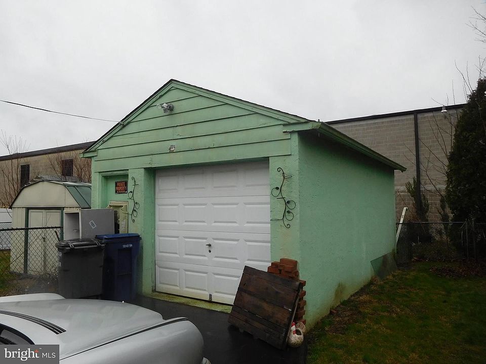 2nd image of 256 N Spring Garden St