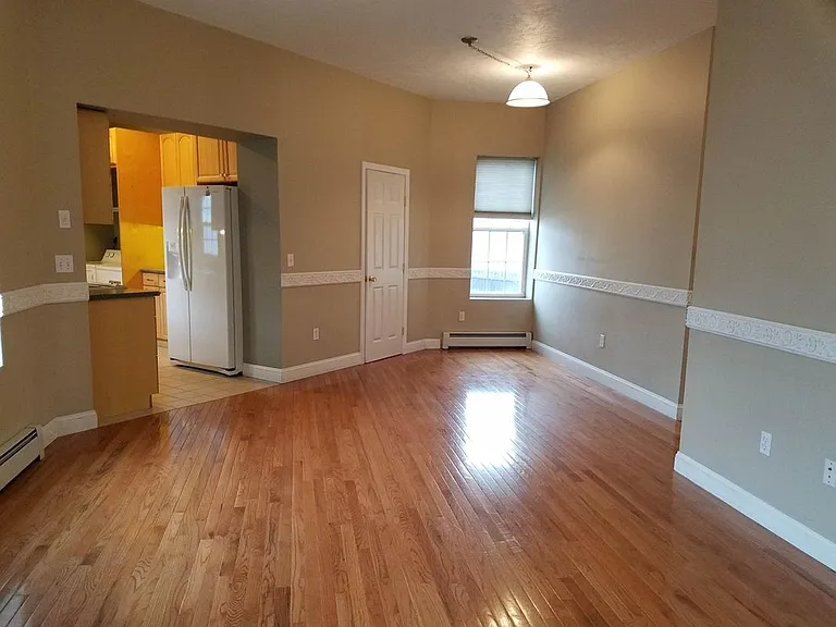 585 Beech St N #1 — Photo 7