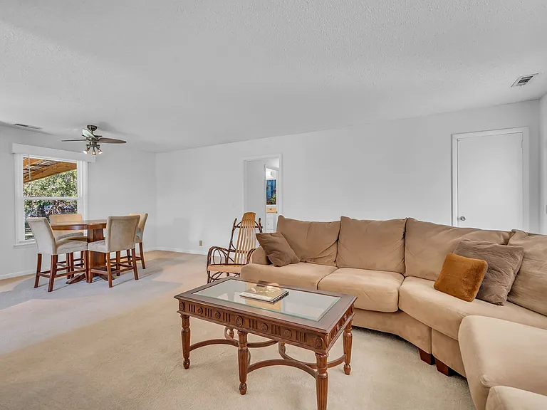 3811 Acorn Ave — Photo 7