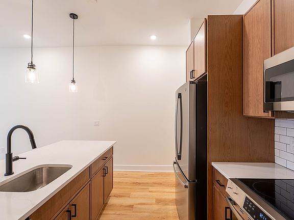 5th image of 915 S 12th St #2