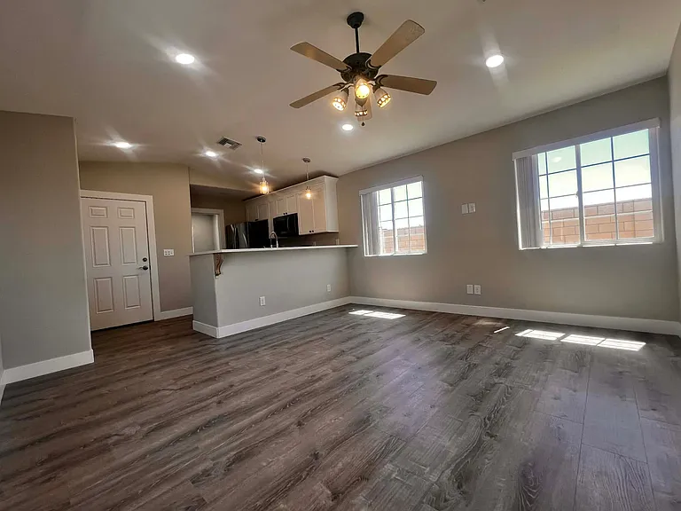 396 Riverfront Dr — Photo 14