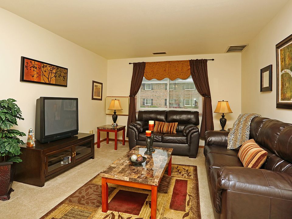 Deckner Manor Apartment Homes 2021 Deckner Ave Green Bay WI Zillow